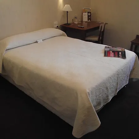 Hotel Logis Des Saveurs 2*