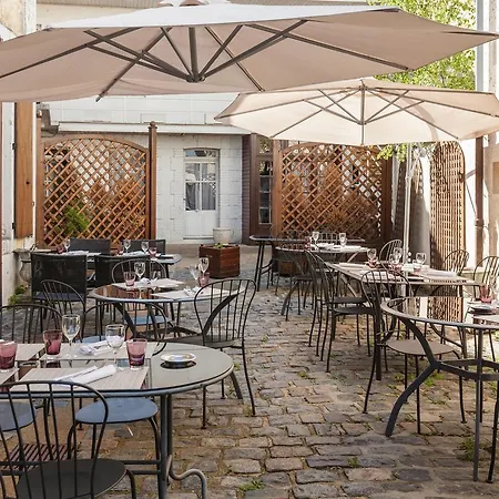 Hotel Logis Des Saveurs 2*